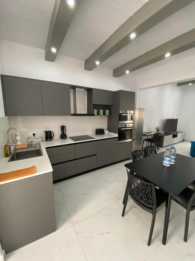 Seaside Apartment In Gzira Exterior photo