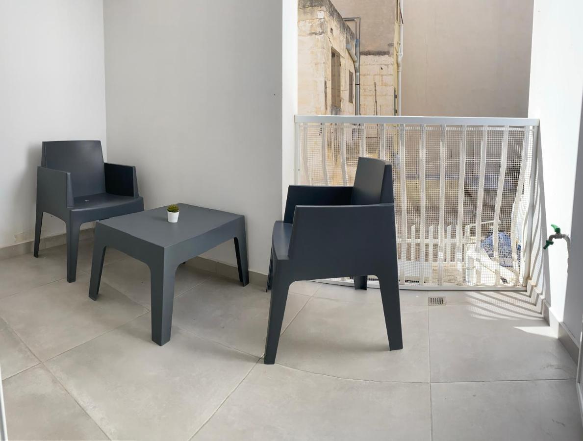 Seaside Apartment In Gzira Exterior photo